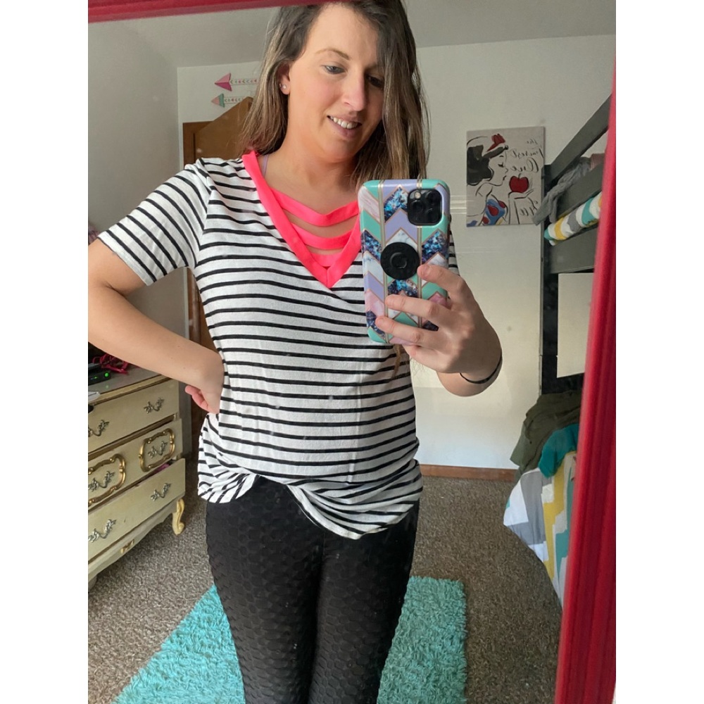 🌸💖 Pink V-Neck Bar Detail Top – Size Small | NWT 💖🌸